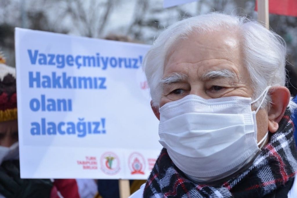 Bugün Önlüğümüzü Çamura Bulamaya Çalışanlara Karşı Her Yeri Beyaza Boyama Günüdür