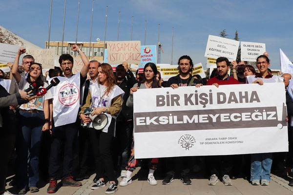 Aramızdan Koparılan Sıra Arkadaşımız Enes Kara’yı Vefatının İkinci Yılında Özlemle Anıyoruz: Öfkemiz Halen İlk Günkü Gibi, Sorunlar Derinleşiyor