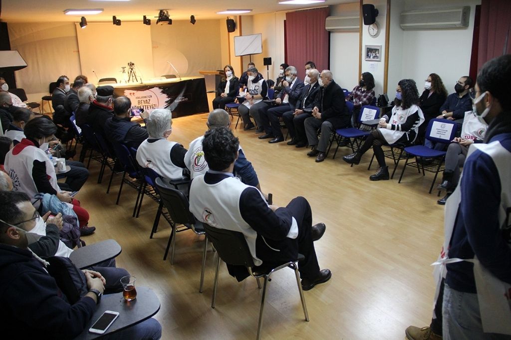 “Beyaz Nöbet”te Altıncı Gün: Bu, Hem Emek Hem de Toplumsal Sağlık Mücadelesidir