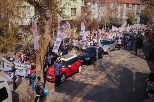 Beyaz Yürüyüş ve Büyük Hekim Buluşması’ndan Aldığımız Güçle, ”Başka Bir Sağlık Sistemi Mümkün” Demek İçin 14 Mart’ta G(ö)REV’deyiz