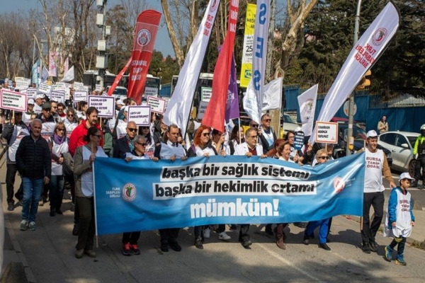 TTB ve İstanbul Tabip Odası’nın Çağrısıyla Büyük Hekim Yürüyüşü Yapıldı: Başka Bir Sağlık Sistemi Mümkün!