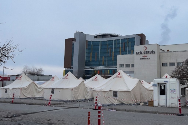 TTB, Deprem Bölgesindeki Hekimlerin Çalışma ve Barınma Koşullarının İncelenmesi İçin Uluslararası Çalışma Örgütü, Çalışma ve Sosyal Güvenlik Bakanlığı ile Türkiye İnsan Hakları ve Eşitlik Kurumu’na Birer Yazı Yazdı