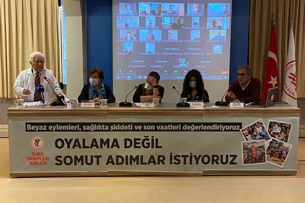 Önlüğümüzün Beyazıyla Hakkımız Olanı Alana Kadar Vazgeçmeyeceğiz!