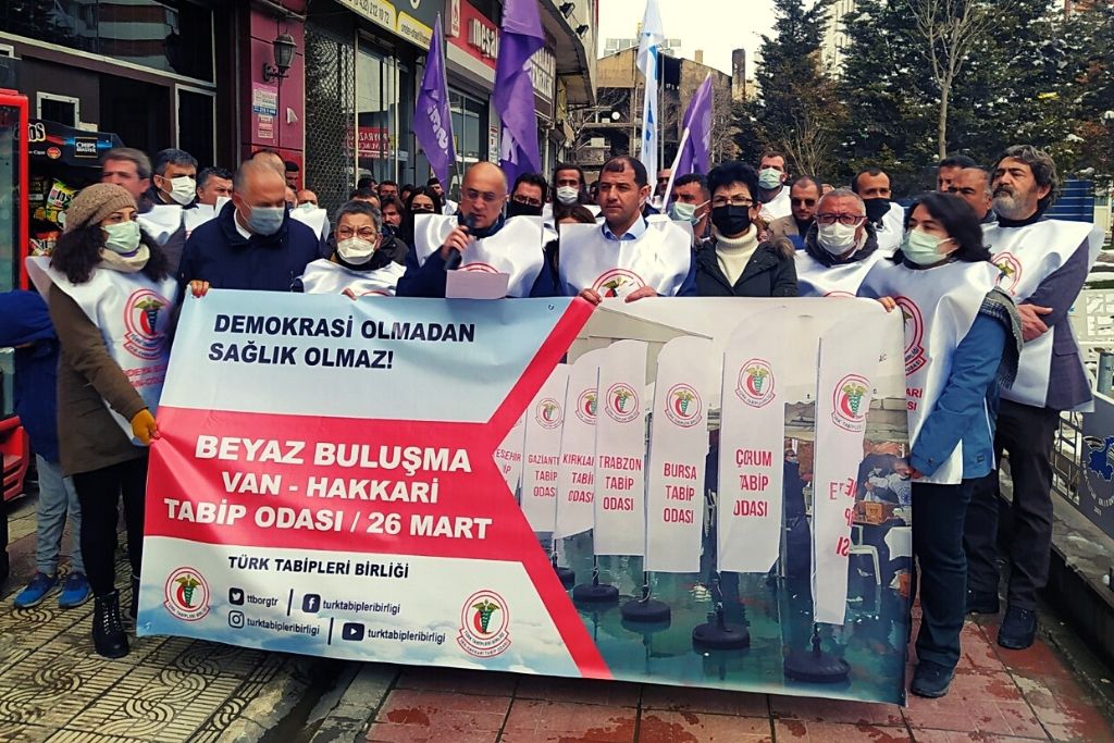 Van’da Beyaz Buluşma Gerçekleşti: Demokrasi Olmadan Sağlık Olmaz!
