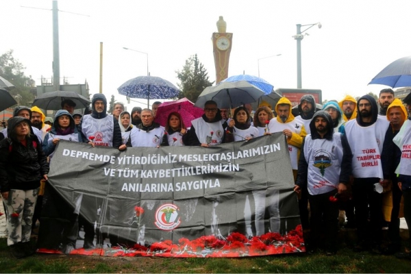 Bu 14 Mart’ta Karanfil Elden Ele; Acımızı Paylaşıyor, Sessizce Birleşiyoruz