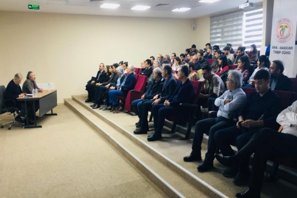 “Halkların Sağlığı İçin Barış” Paneli Van’da Yapıldı