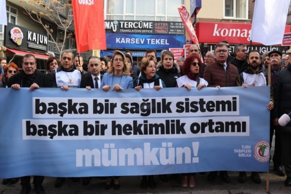 Beyaz Yürüyüş’ün Coşkusu Büyük Hekim Buluşması’na Taşındı: “Başka Bir Hekimlik Ortamı, Başka Bir Sağlık Sistemi, Başka Bir Türkiye Mümkün!”
