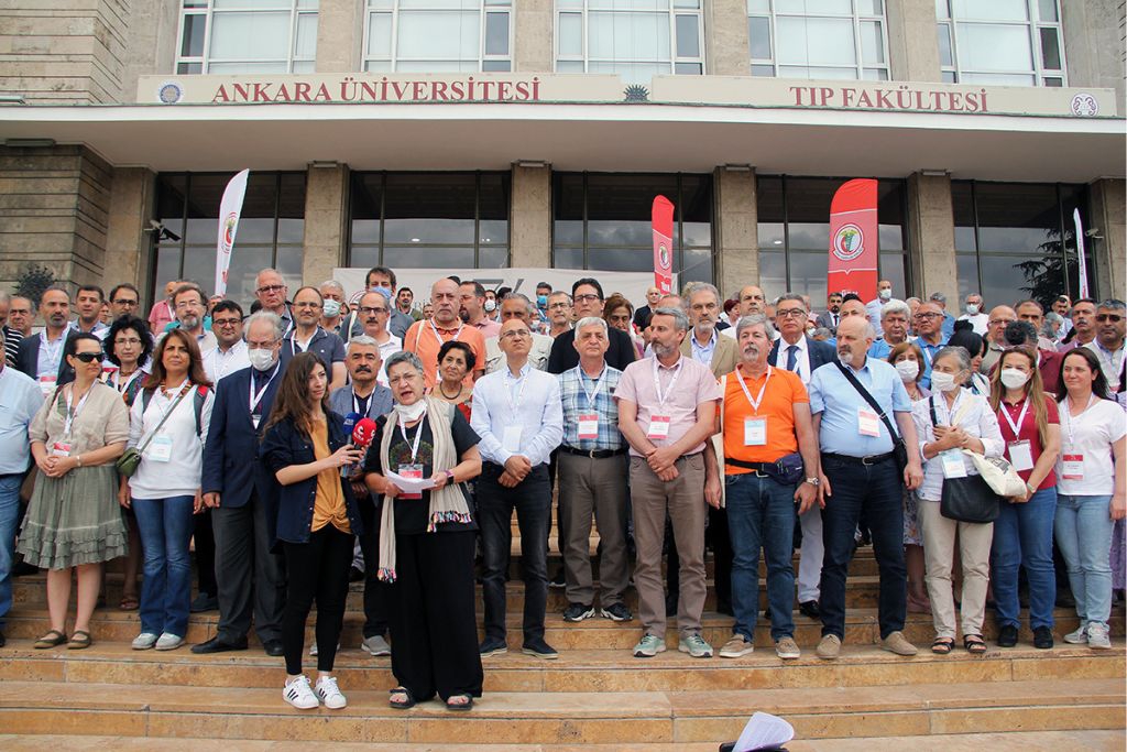 TTB 74. Büyük Kongresi’nde İkinci Gün: Susmuyoruz, Korkmuyoruz, Hiçbir Yere Gitmiyoruz!