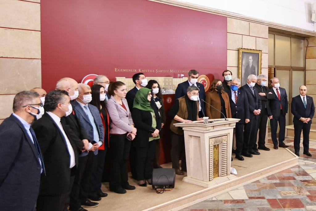 TTB ve Milletvekilleri TBMM’den Seslendi: İktidar Hekimlere ve Topluma Olan Sorumluluğunu Yerine Getirmeli, Gündem Değiştirmemelidir