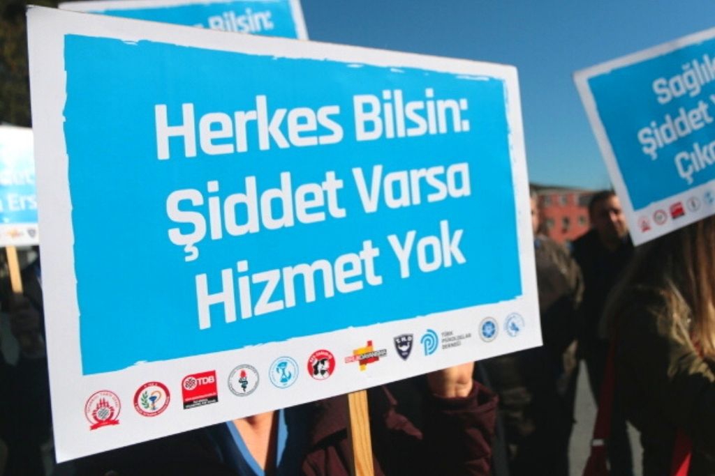 Hekimler İçin “Dövülebilir” Demek “Suç İşlemeye Tahrik”tir; Sorumlusu, Bu Zihinleri Zehirleyen Ortamı Yaratanlardır