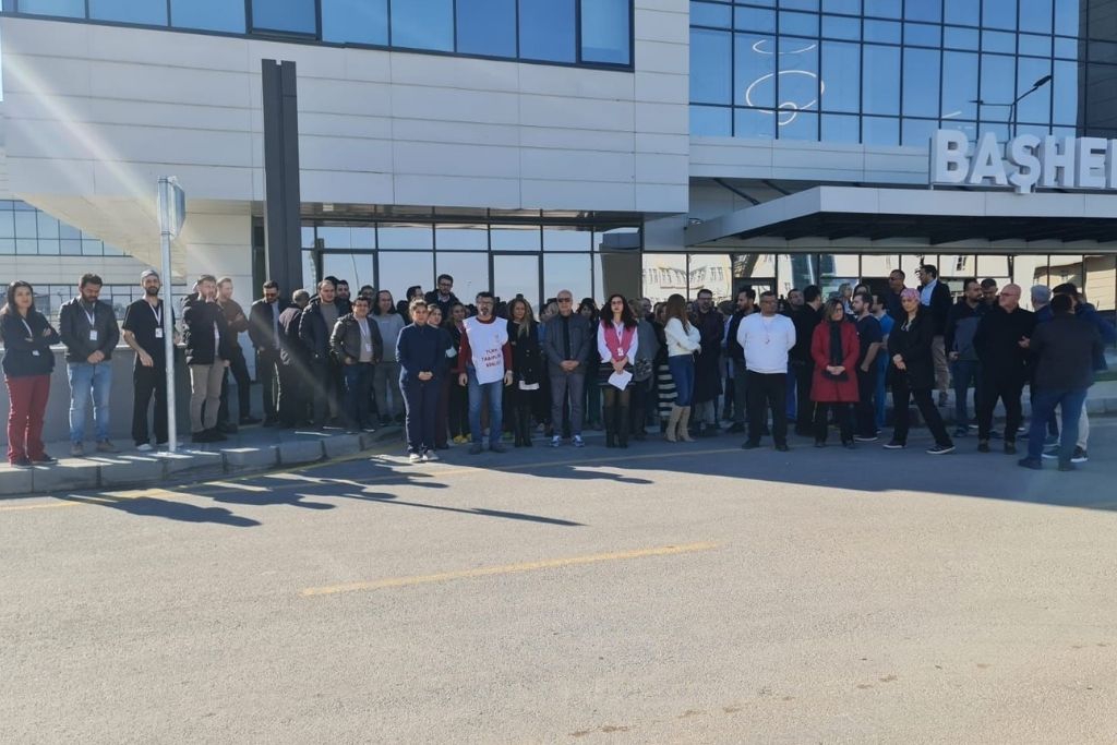 Hekimler/Sağlık Emekçileri Gaziantep Şehir Hastanesi’nde Eylemdeydi: Sağlıklı-Güvenli Çalışma Alanları ve Emeğimizin Karşılığını İstiyoruz