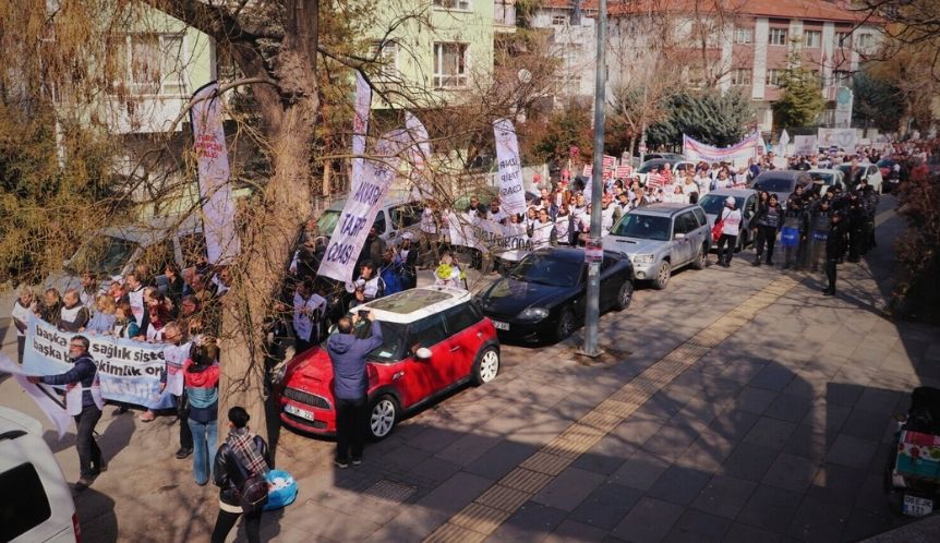 Beyaz Yürüyüş ve Büyük Hekim Buluşması’ndan Aldığımız Güçle, ”Başka Bir Sağlık Sistemi Mümkün” Demek İçin 14 Mart’ta G(ö)REV’deyiz