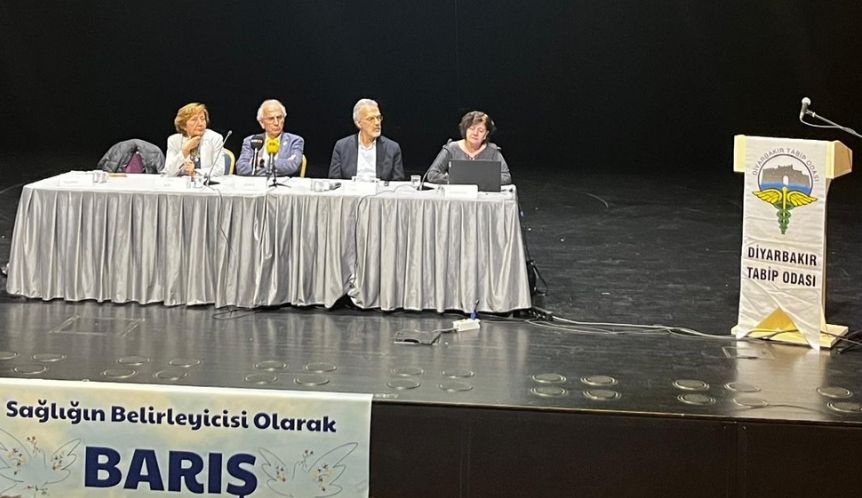 “Sağlığın Belirleyicisi Olarak Barış” Paneli ile Barış, Dostluk ve Demokrasi Ödülü Töreni Diyarbakır’da Düzenlendi